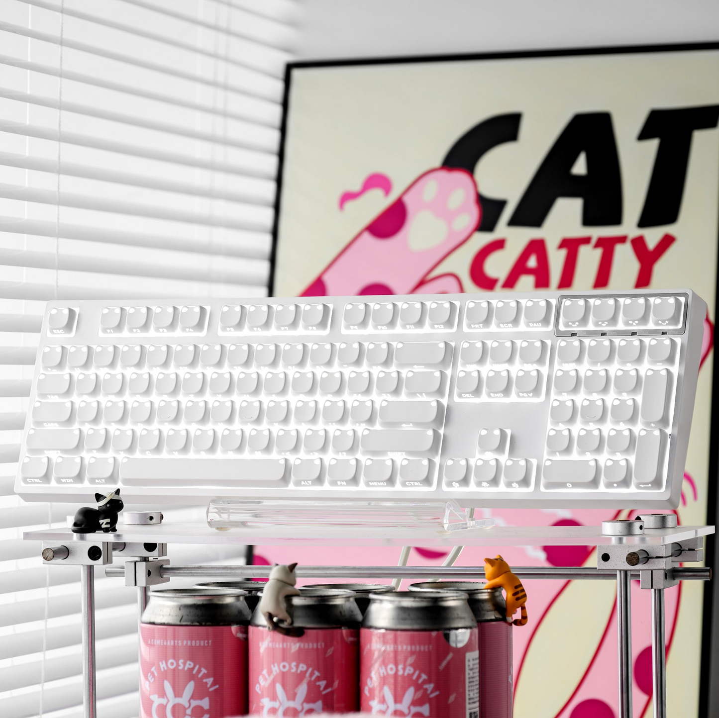 Creamy white keycap set with shine-through legends and a large key array view