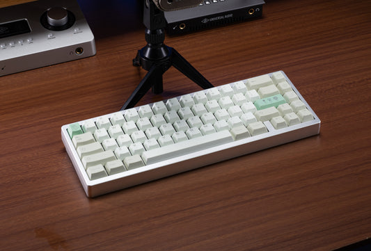 White keyboard keycaps with light green accents, shown in a keycap layout