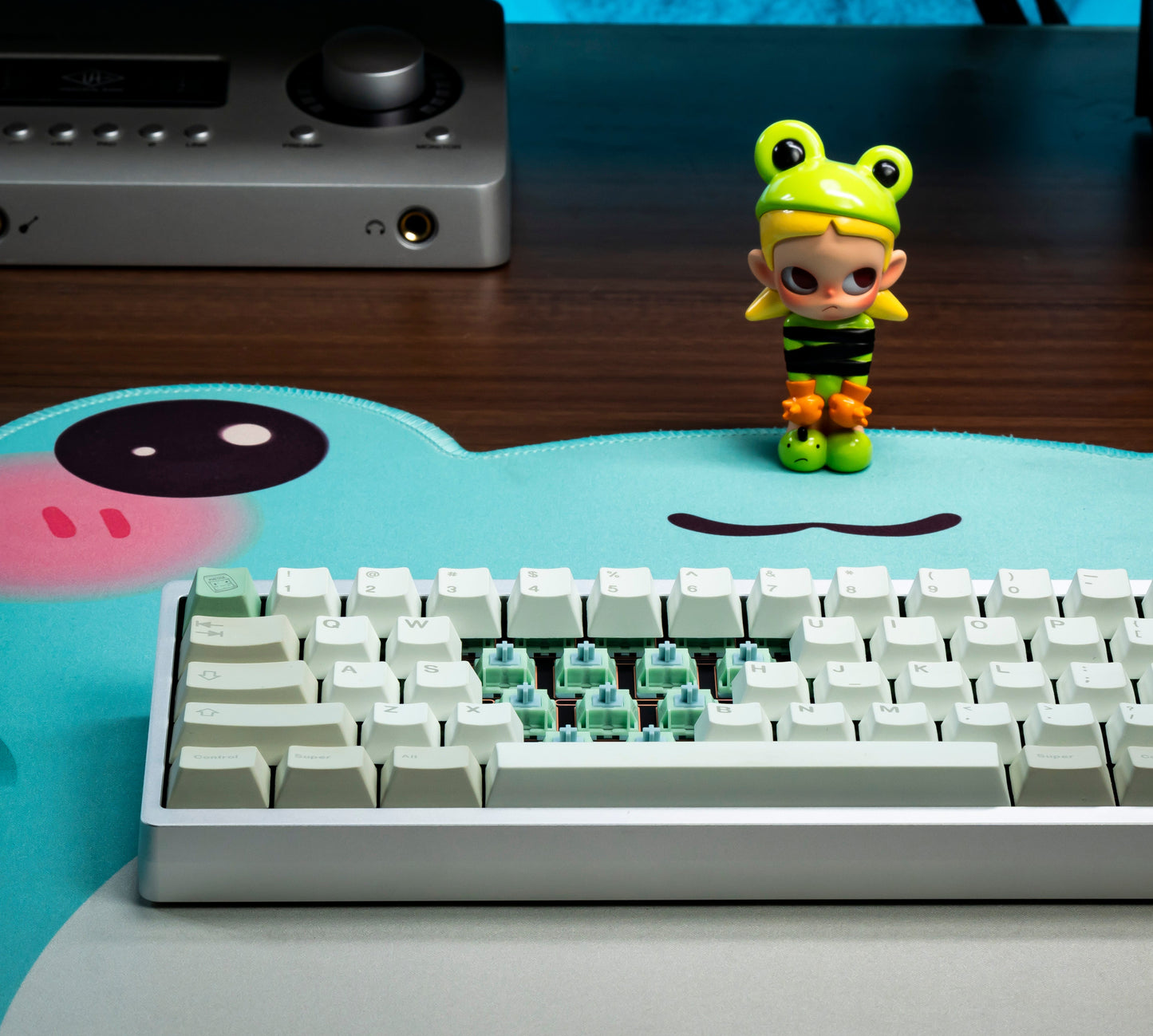 Mechanical keyboard with HMX Frog tactile switches, mint stems under white keys