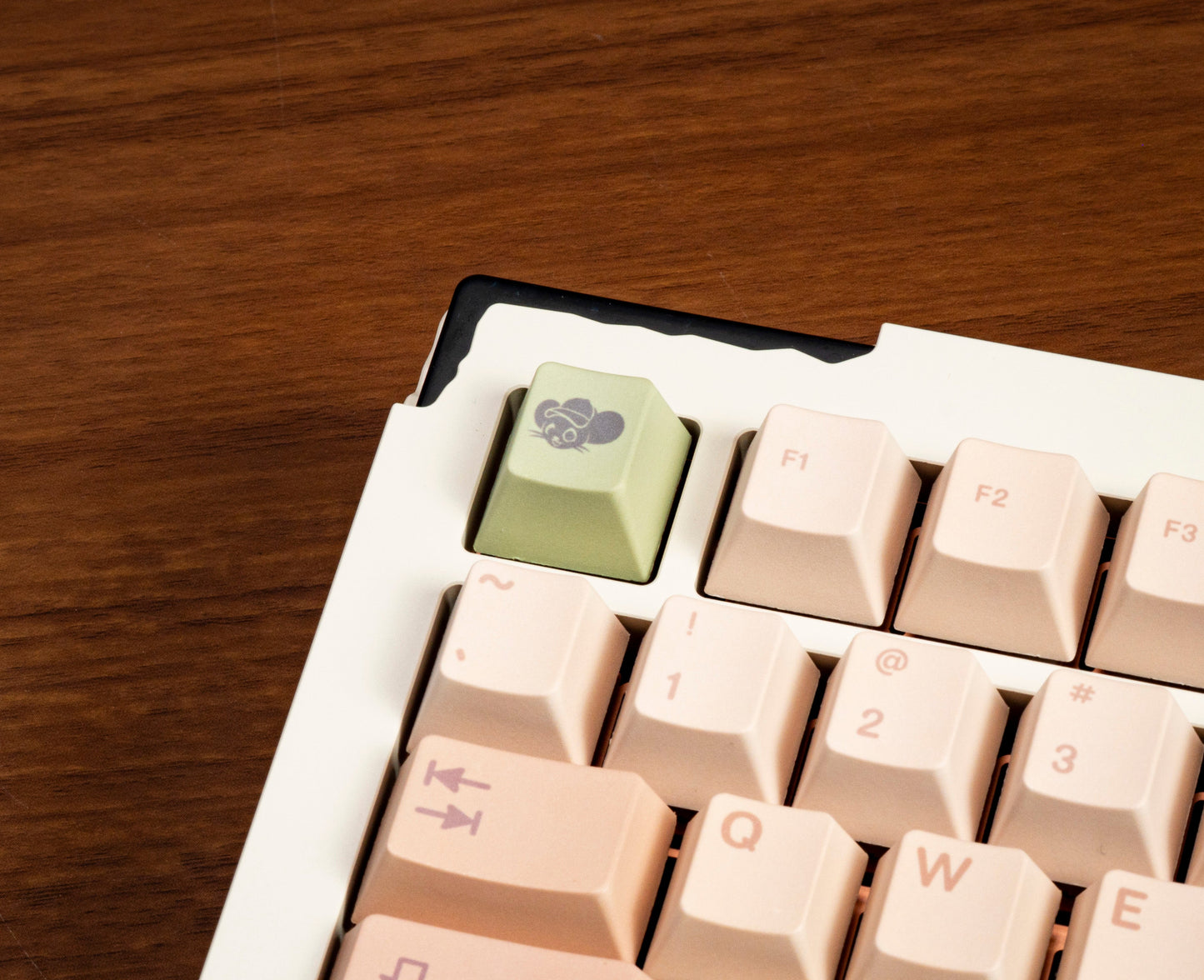 Corner keys of field mouse PBT set, green mouse icon and cream F1–F3 keycaps