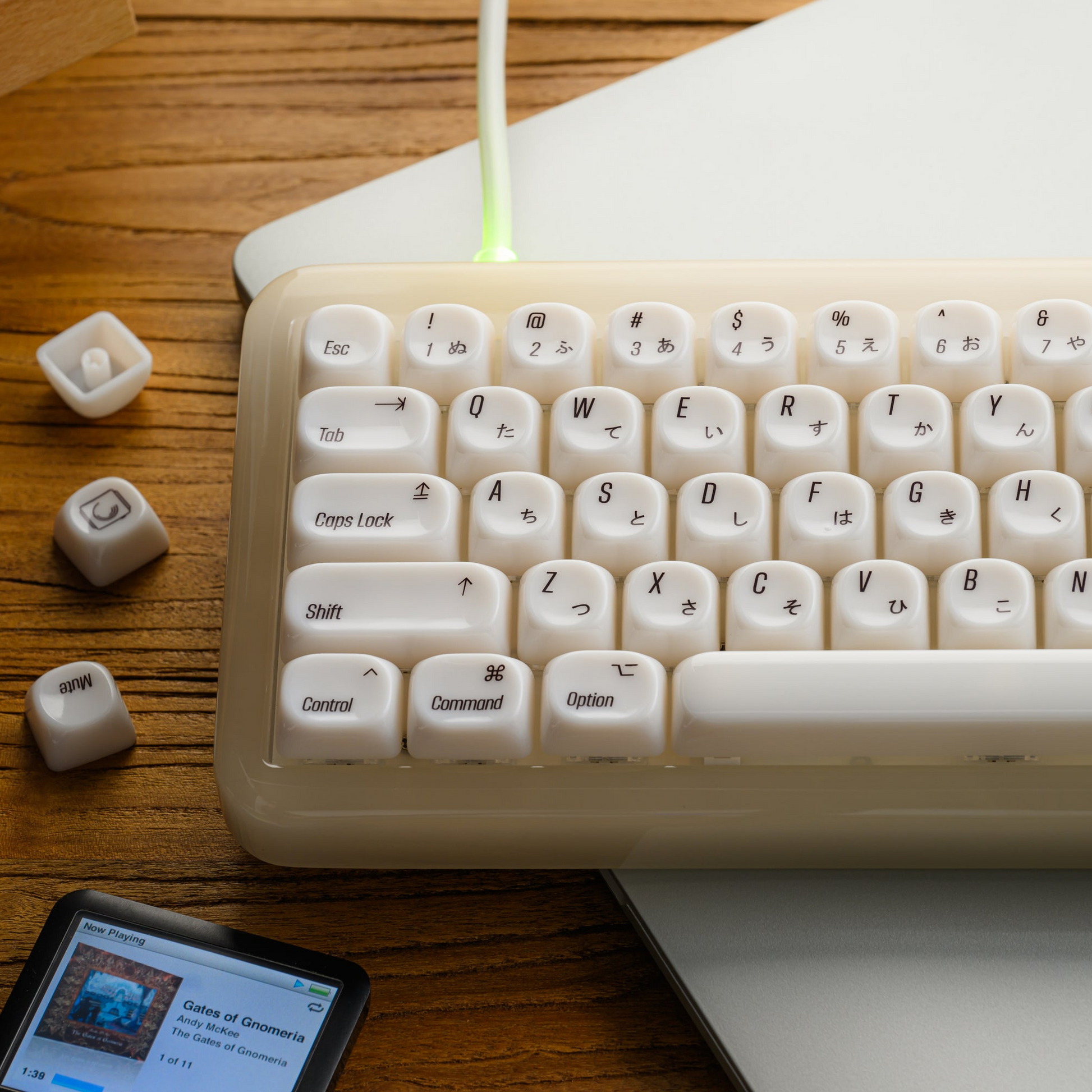 Translucent white keycaps with Japanese legends on keyboard, compact 60% layout