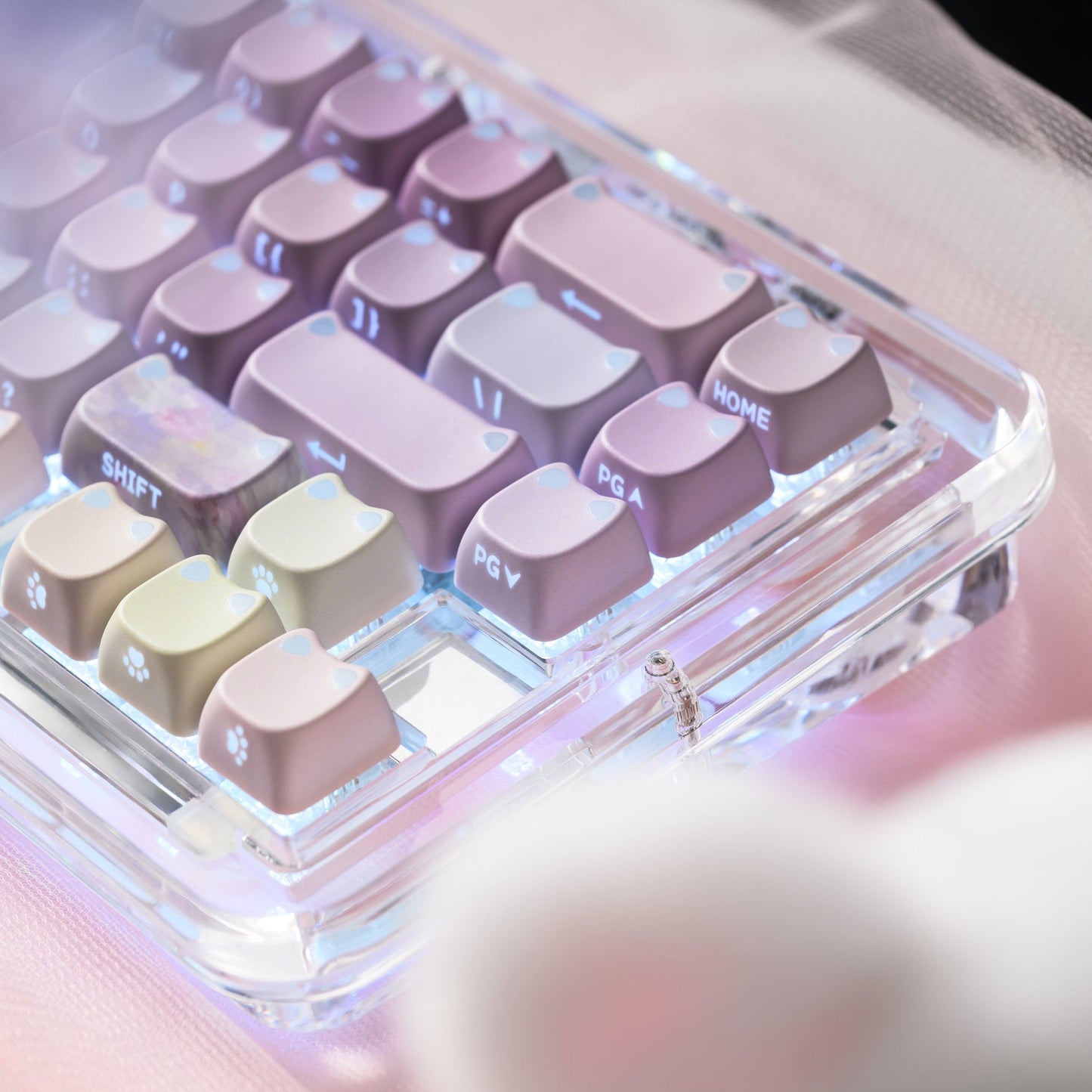 MAO profile keycap set in clear box, lavender and cream keys with bright glow