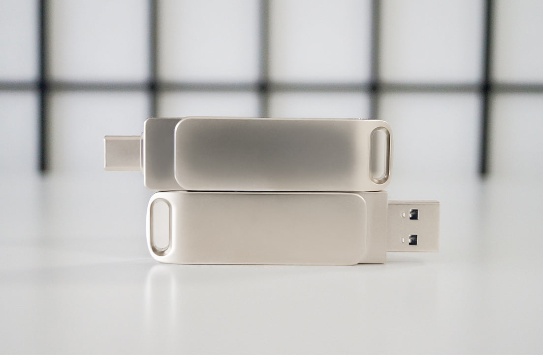 USB 3.1 flash drive with open pivot design, showing USB connector ends