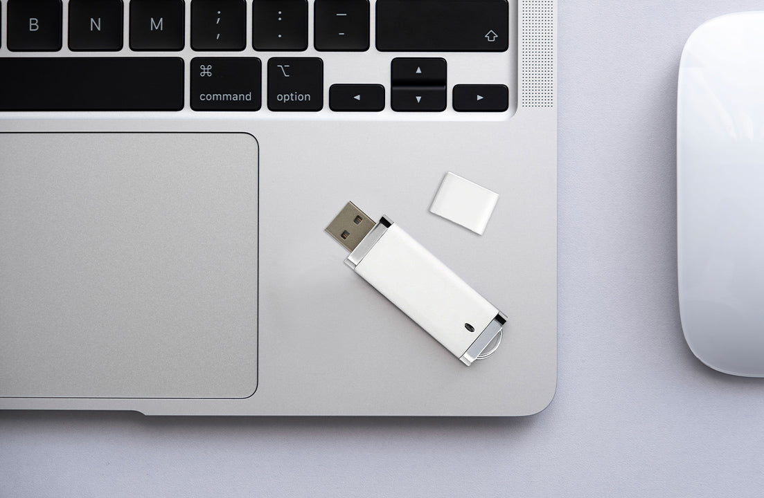 White unprinted USB 2.0 flash drive with metal keyring loop and detached cap